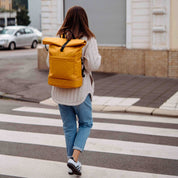 Familienrucksack Hugo in senfgelb von Anna und Oskar. Robust, nachhaltig, fair produziert und unisex.