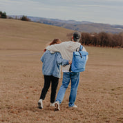 Großer Rucksack Hugo in Blau aus wasserabweisender und robuster Cordura. Fair produziert in Europa von Anna und Oskar. 