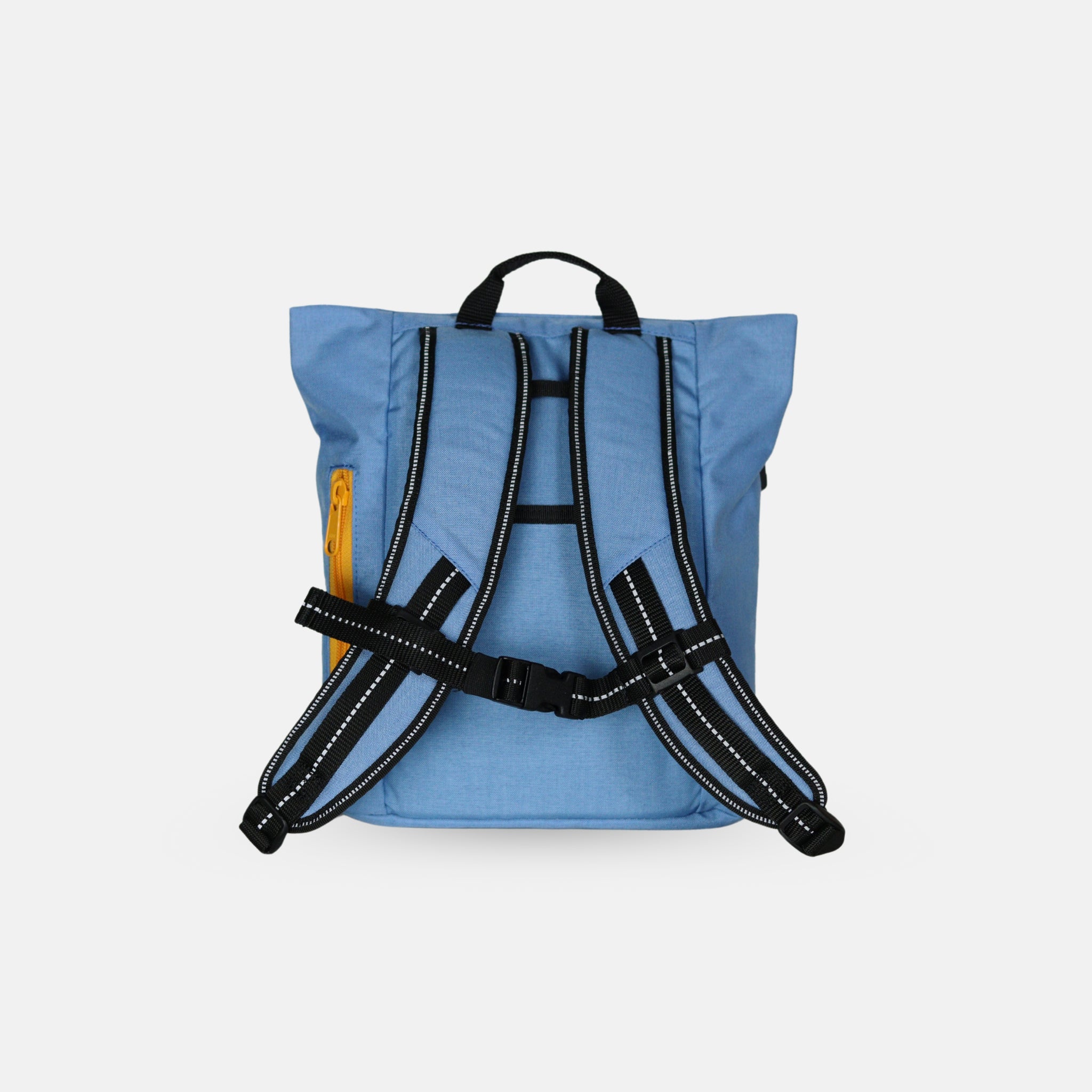 Blauer Rucksack für Kinder aus fairer Produktion. Langlebig und pflegeleicht für die Kita..