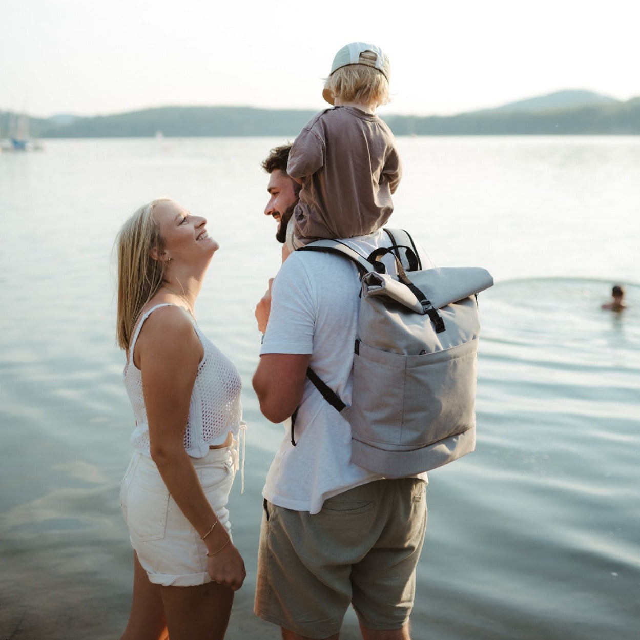 Familien Rucksack aus recycelten Außenmaterial. Nachhaltig und fair produziert von Anna und Oskar.